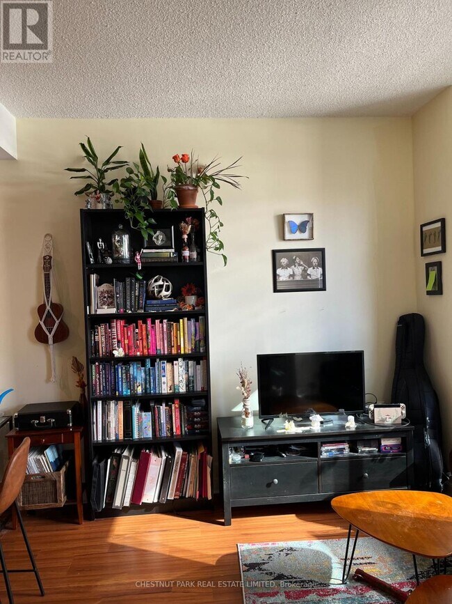 Photo du bâtiment - 85 Bloor St E