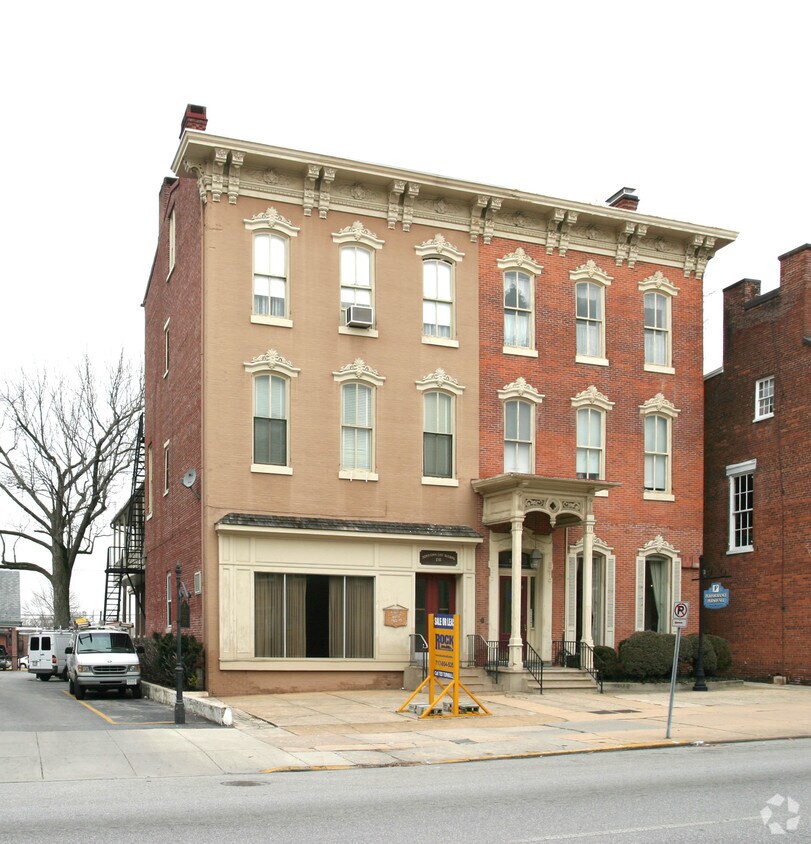Building Photo - 235 E Market St