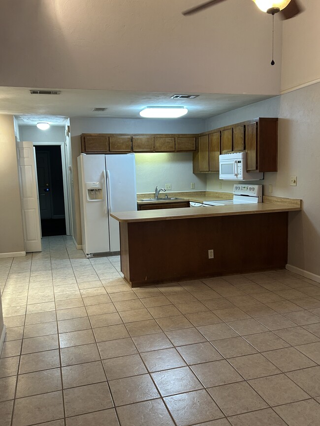 Building Photo - 1135 Ocala Rd