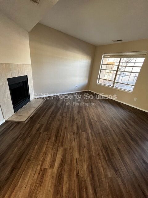 Foto del edificio - 700 Fruit Ave NW