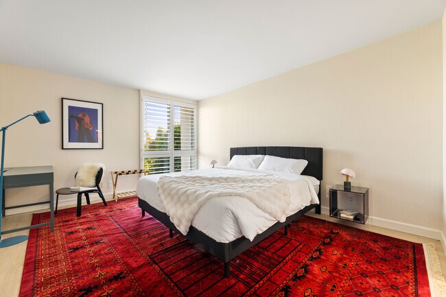 Foto del edificio - 8535 N West Knoll Dr