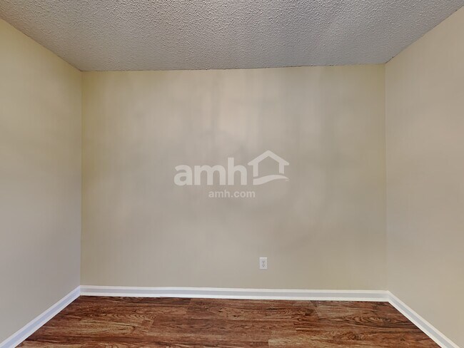 Building Photo - 1400 Pendulum Drive North