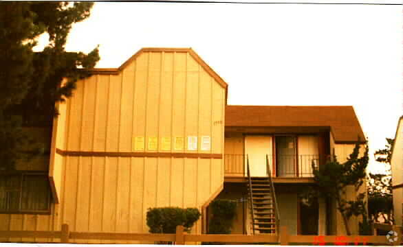 Building Photo - 1550 Crucero Dr