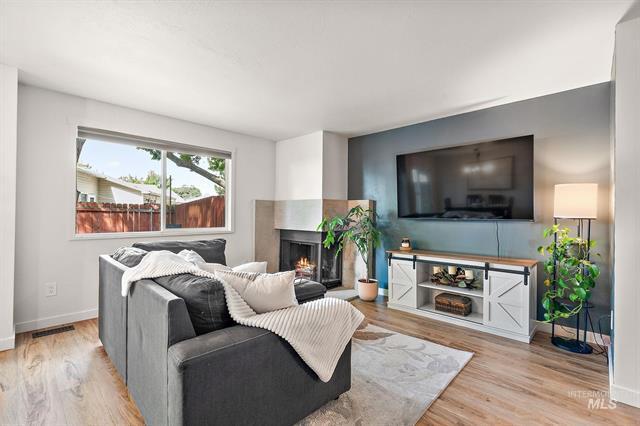 Foto del edificio - 529 S Beach St