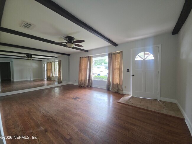 Foto del edificio - 627 Grove Park Blvd