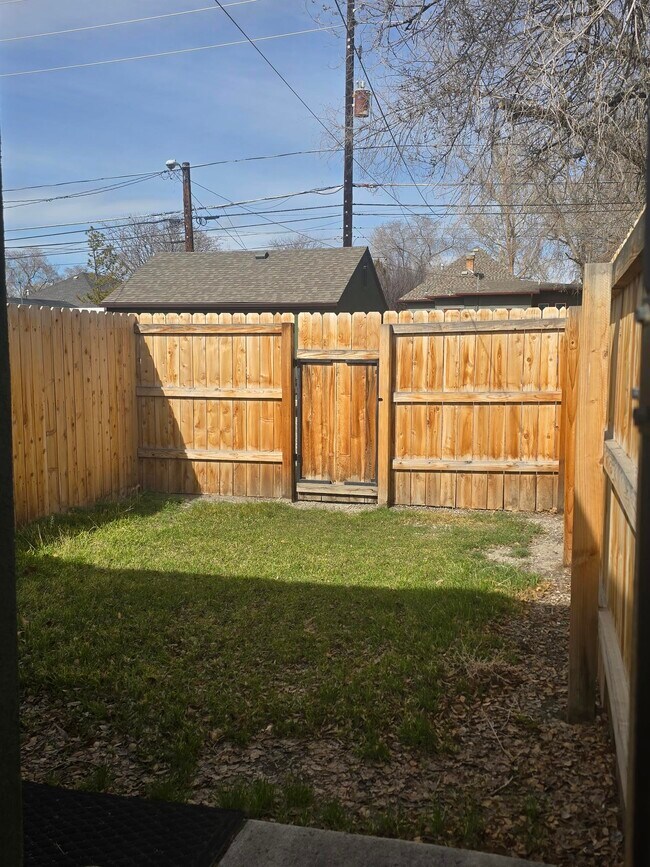 Foto del edificio - 330 Ouray Ave