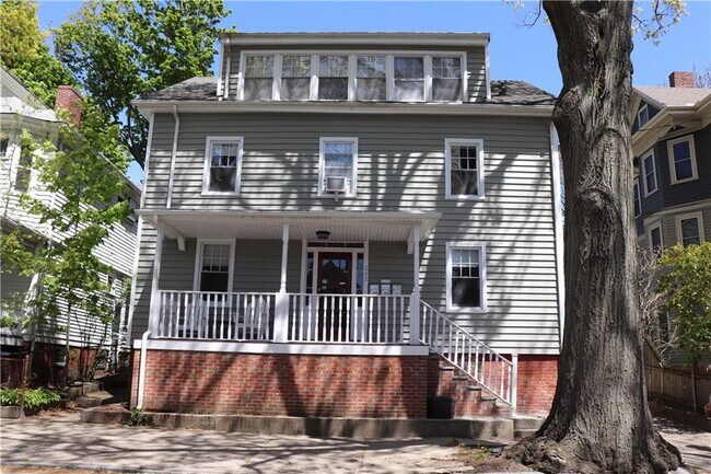 Building Photo - 242 Williams St
