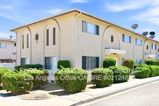 Building Photo - 2600 Graham Ave