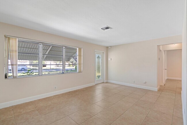 Foto del edificio - 230 Forest Hill Blvd