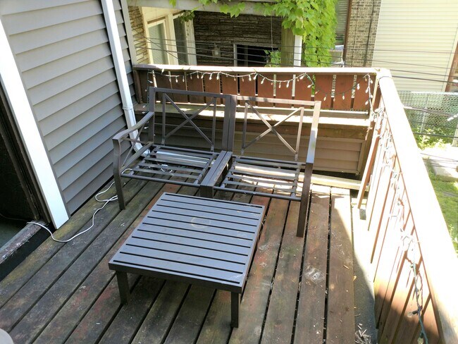 Private Balcony Area - 1500 W Henderson St
