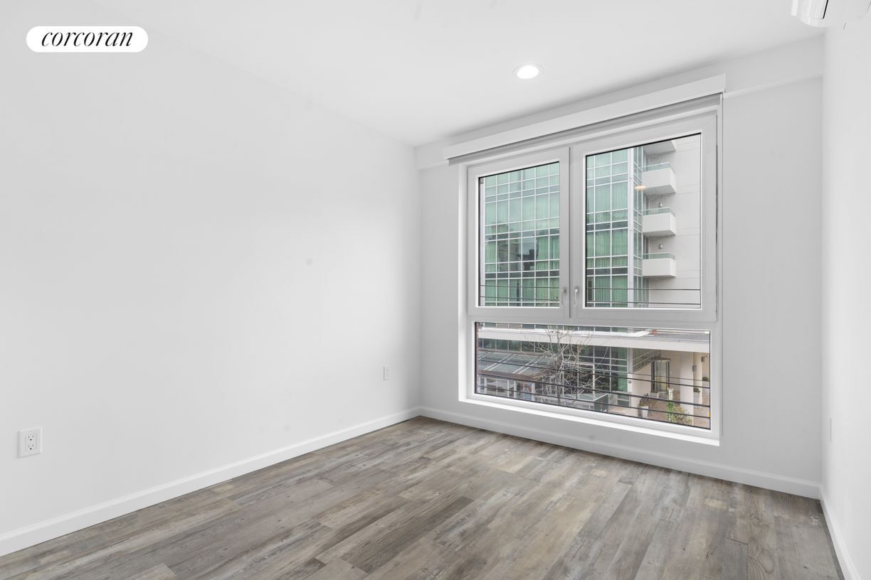 Foto principal - 39-04 29th St