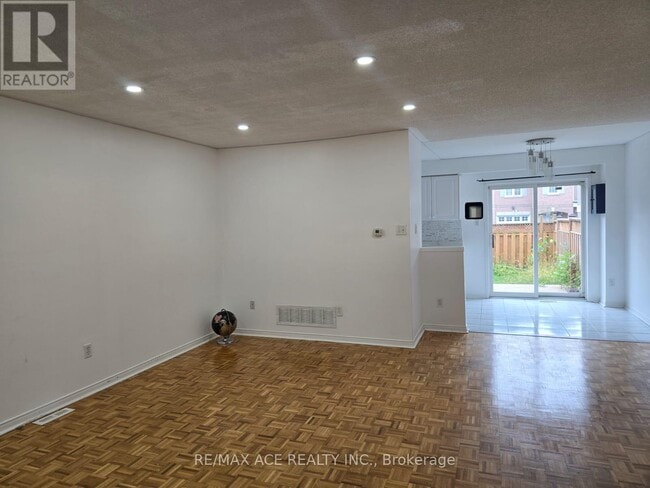 Building Photo - 104 Sunfield Rd