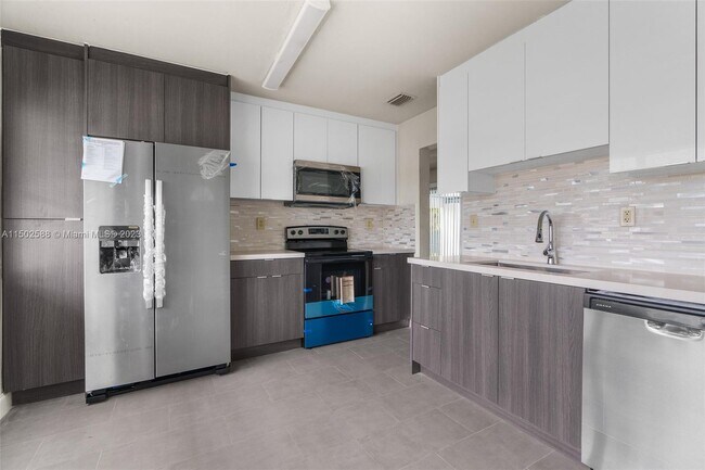 Building Photo - 4321 NW 12th Terrace