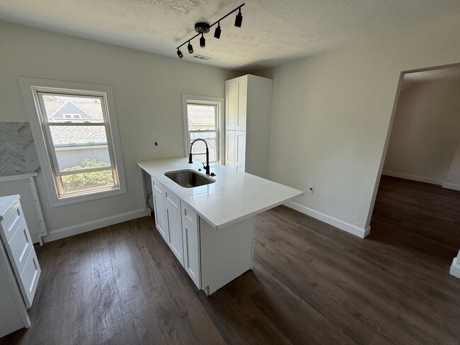 Building Photo - 2089 W 41st St