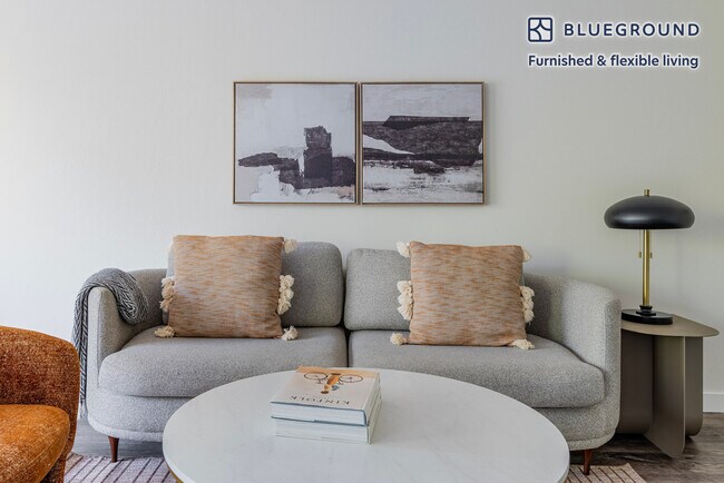 Building Photo - 2721 Midtown Ct