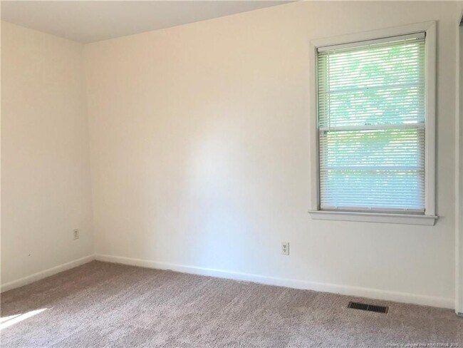 Foto del edificio - 6355 Cliffdale Rd