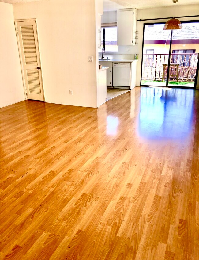 Foto del edificio - 1759 N Mariposa Ave