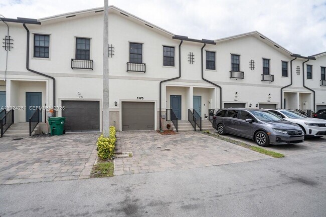 Foto del edificio - 1170 SW 7th Ct