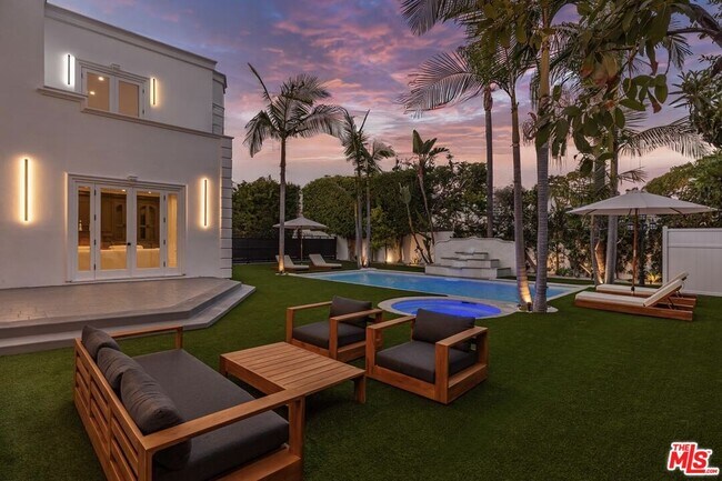 Foto del edificio - 504 Elm Dr