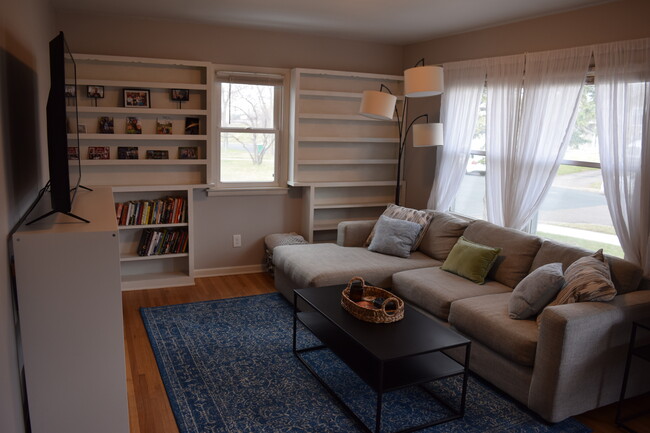 Foto del edificio - 4265 Regent Ave N