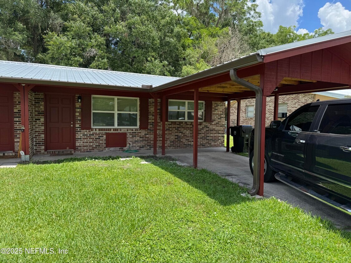 Primary Photo - 122 N Myrtle St