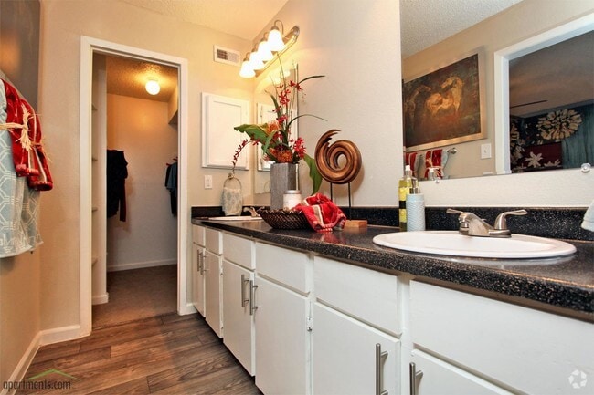 The Grand Apartments San Antonio, TX