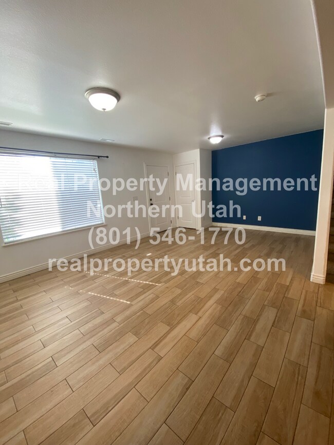 Foto del edificio - Two-Story Townhome Coming Soon in Ogden
