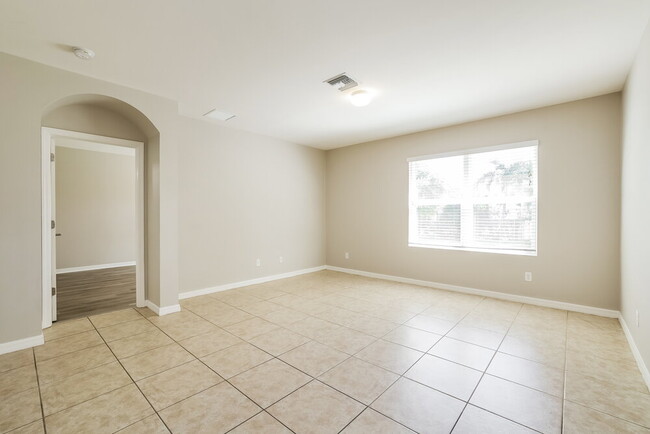 Building Photo - 21 SE 20th Pl