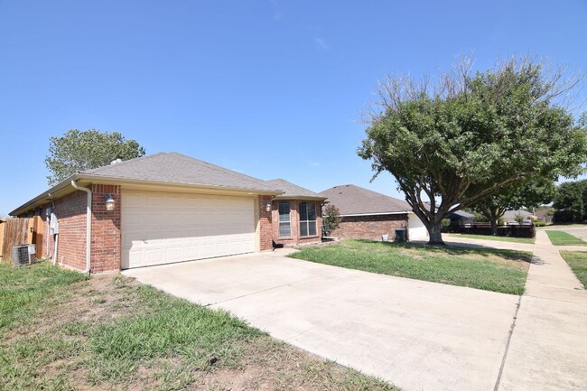 Foto del edificio - 5703 Golden Dr