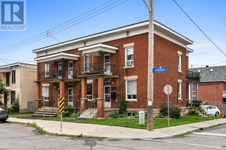 Building Photo - 174 Rochester St