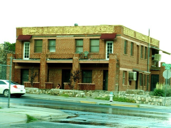 Foto del edificio - 3900 N Piedras Ave