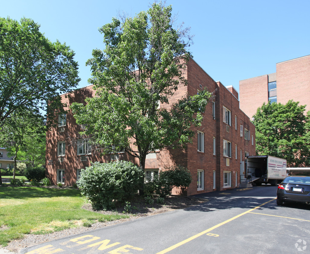 Primary Photo - 610 East Ave