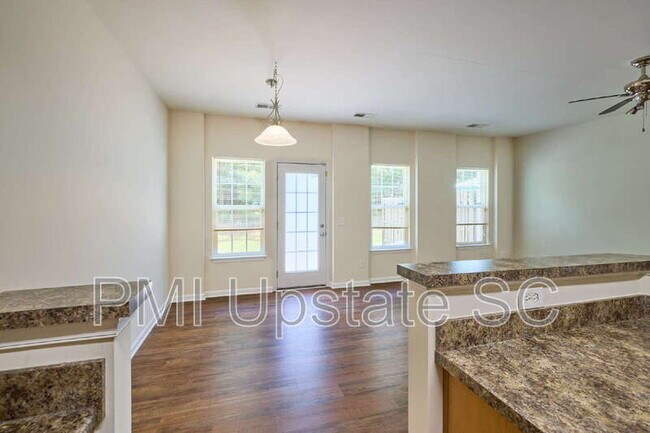 Foto del edificio - 457 Woodbark Ct