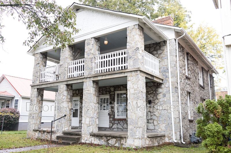 Primary Photo - 1113 E 8th St