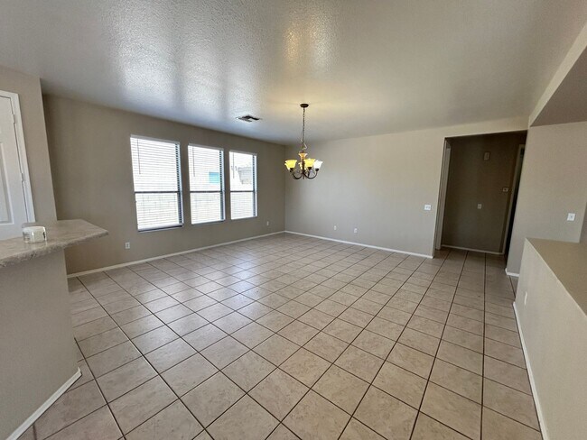 Foto del edificio - Spacious single story Peoria stunner w/New...