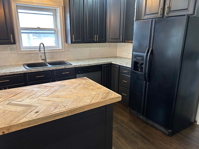 Foto del edificio - 302 S State St