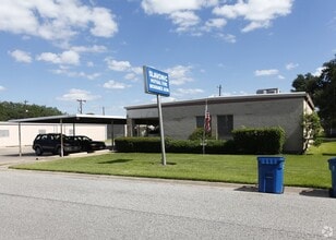 Building Photo - 1113 Lawrence St