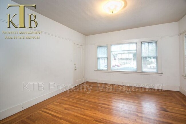 Building Photo - 816 22nd St