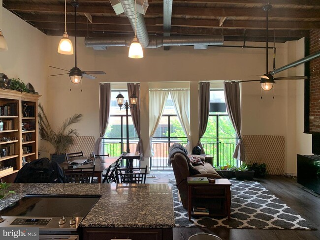 Foto del edificio - 833 N Market St