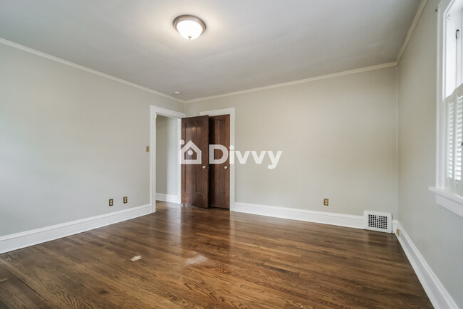 Building Photo - 3574 Avalon Rd, Shaker Heights, OH 44120