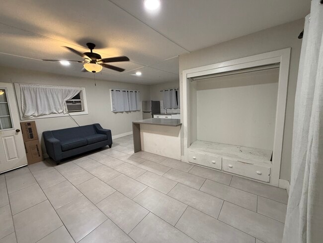 Building Photo - 9430 Lomita Dr