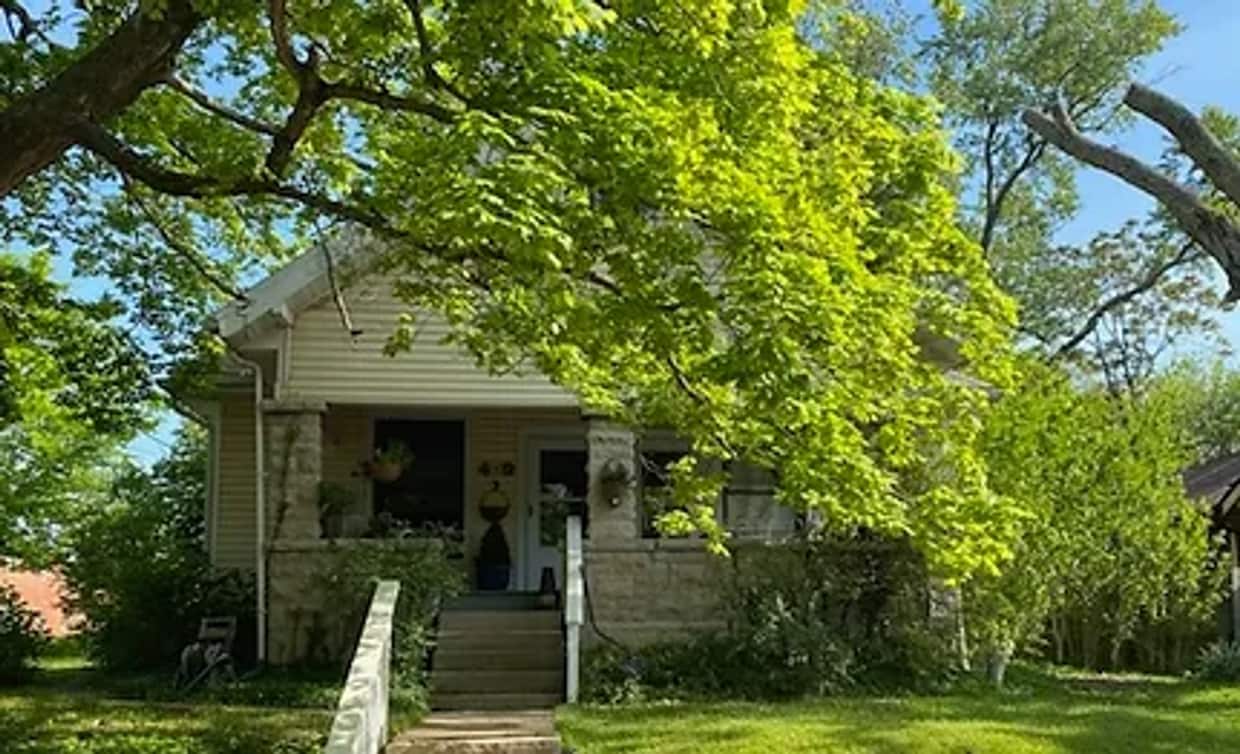 Primary Photo - 409 E University St