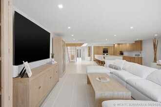 Building Photo - 1173 Hillsboro Mile