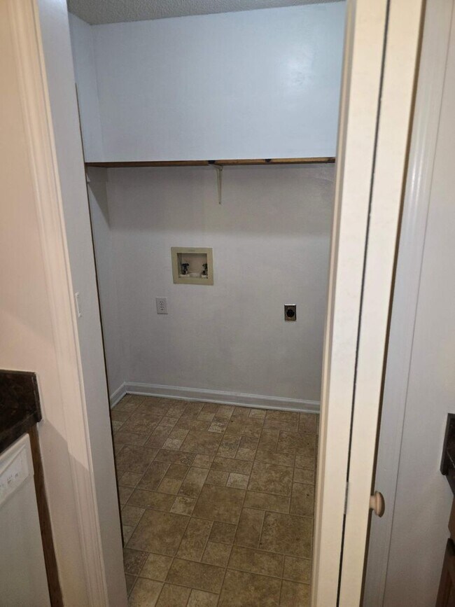 Foto del edificio - 2 bedroom 1 bath condo