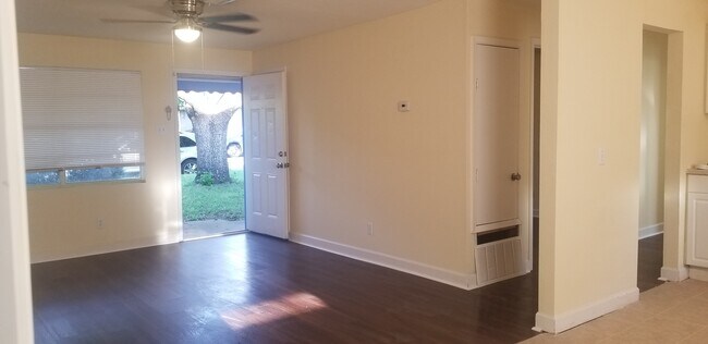Building Photo - 6305 Skylark Ln