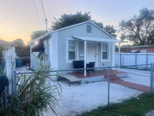 Building Photo - 5714 NW 21st Ave