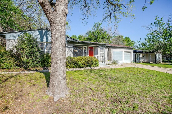 Building Photo - Unique 3 Bed, 2 Bath Home in Highly Desire...
