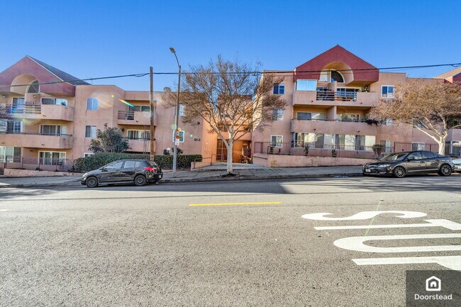 Foto del edificio - 918 W College St