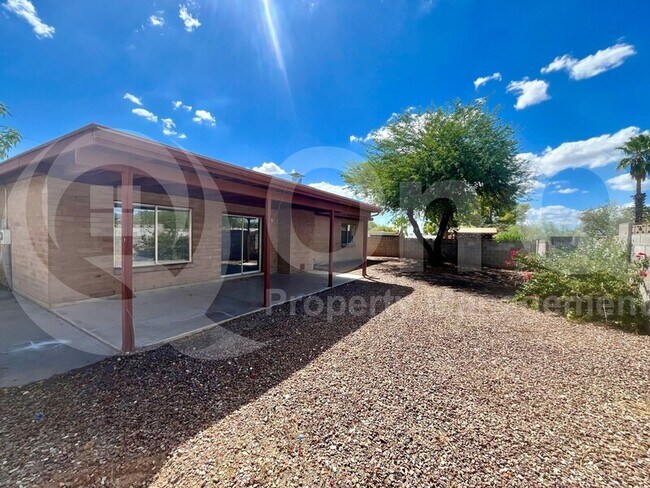 Foto del edificio - 9609 E 29th St