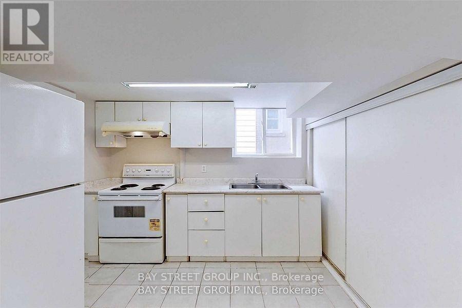 Building Photo - 15 Charlemont Crescent